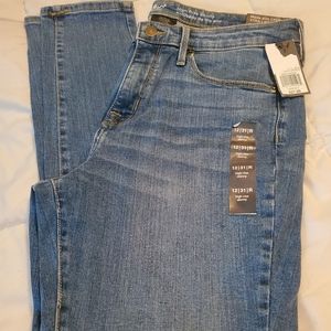 High Rise Skinny Jean with Lyrca NWT